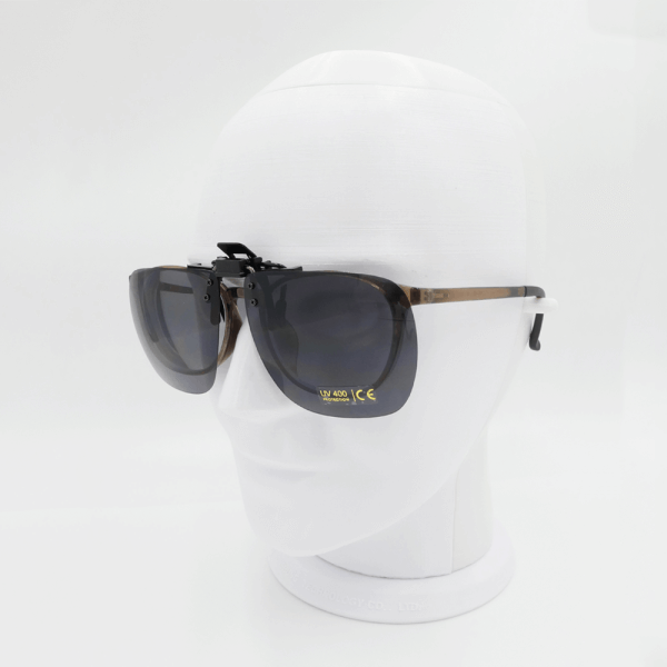 SU3019 Polarized clip on sunglasses - Image 3